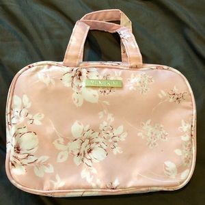 Brand new Yumi Kim Hanging Train Case